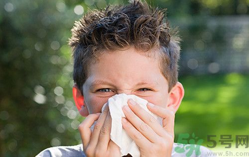 打噴嚏不閉眼睛會(huì)怎么樣?打噴嚏不閉眼睛會(huì)把眼球震出來(lái)么 打噴嚏不閉眼睛會(huì)怎么樣?打噴嚏不閉眼睛會(huì)把眼球震出來(lái)么