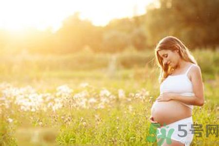 孕婦應(yīng)該穿內(nèi)衣嗎？懷孕多久要穿內(nèi)衣？