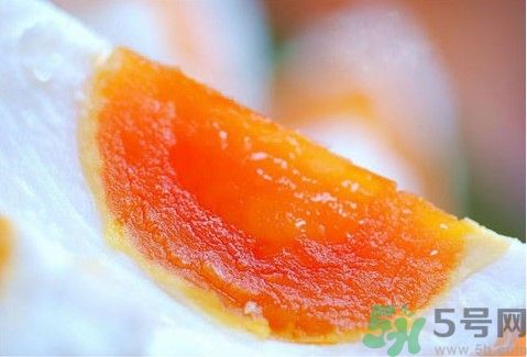 咸鴨蛋沒有油這么回事?咸鴨蛋怎么腌制才出油 咸鴨蛋沒有油這么回事?咸鴨蛋怎么腌制才出油