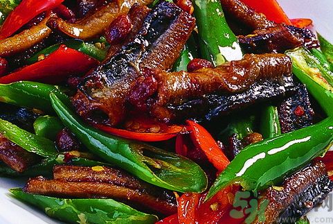 鱔魚(yú)可以和雞蛋一起吃嗎?鱔魚(yú)能和雞蛋同吃嗎?