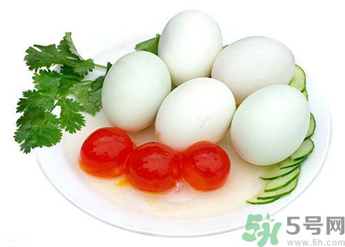 咸鴨蛋和雞蛋能一起吃嗎?咸鴨蛋和雞蛋營(yíng)養(yǎng)價(jià)值 咸鴨蛋和雞蛋能一起吃嗎?咸鴨蛋和雞蛋營(yíng)養(yǎng)價(jià)值