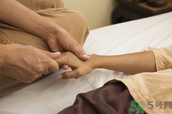 掰手指關(guān)節(jié)響好不好？掰手指關(guān)節(jié)響有危害嗎？