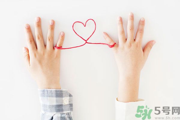 掰手指關(guān)節(jié)響好不好？掰手指關(guān)節(jié)響有危害嗎？