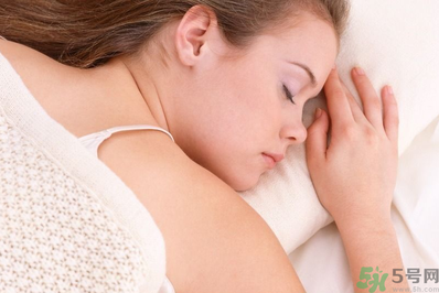 女生趴著睡覺(jué)好不好？女生趴著睡覺(jué)有什么壞處？
