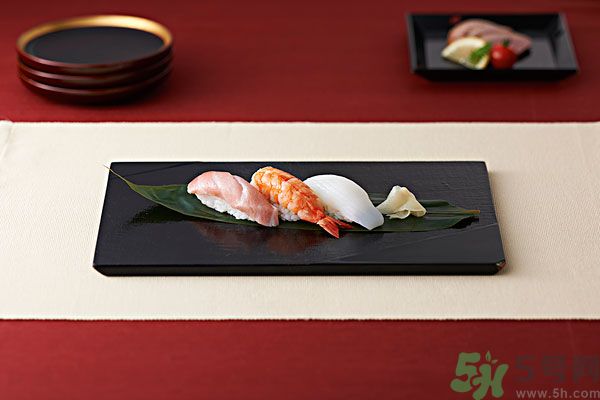 老抽和生抽的區(qū)別方法？怎么區(qū)分生抽和老抽？