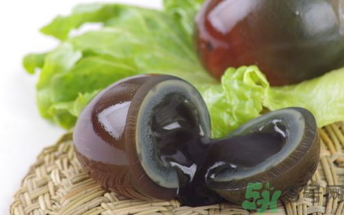 皮蛋可以和絲瓜一起吃嗎?皮蛋能和絲瓜同吃嗎? 皮蛋可以和絲瓜一起吃嗎?皮蛋能和絲瓜同吃嗎?