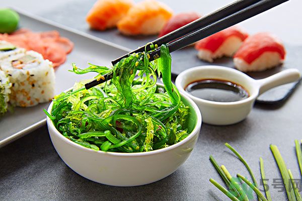 涼拌生菜放生抽還是老抽？涼拌菜放什么醬油好？