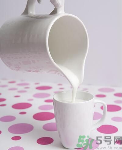 吃豌豆可以喝牛奶嗎？吃豌豆的時(shí)候可以喝牛奶嗎？