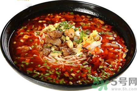 臊子面是哨子面嗎？臊子面和哨子面有什么區(qū)別？