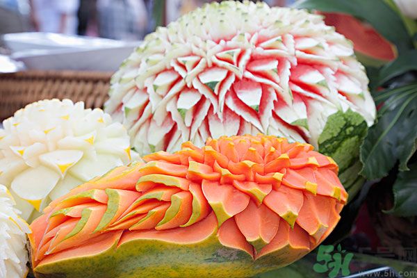 木瓜是酸的嗎？木瓜吃起來(lái)什么味道？