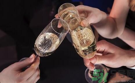 胡蘿卜汁可以解酒嗎？喝胡蘿卜汁可以醒酒嗎？