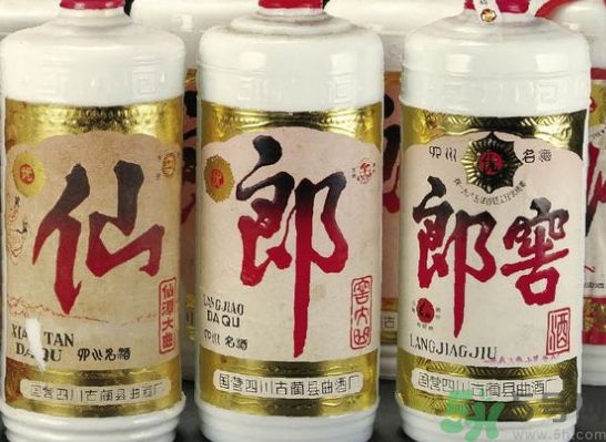 吃龍蝦可以喝白酒嗎?龍蝦能和白酒一起吃嗎? 吃龍蝦可以喝白酒嗎?龍蝦能和白酒一起吃嗎?