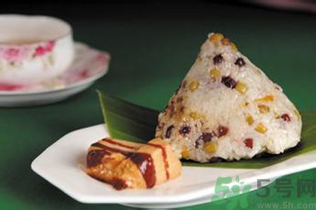 吃粽子可以吃楊梅嗎 吃粽子可以吃楊梅嗎