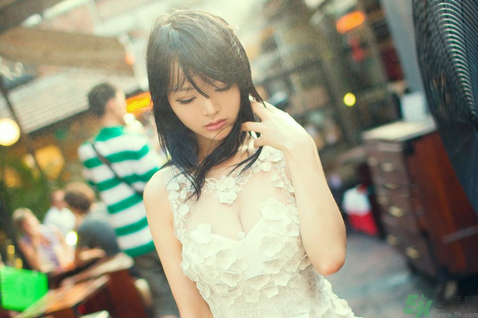 14歲女孩的乳頭有多大？14歲女生乳房正常有多大？