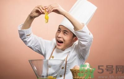 一天能吃幾個(gè)雞蛋?一天吃雞蛋多了有事嗎 一天能吃幾個(gè)雞蛋?一天吃雞蛋多了有事嗎