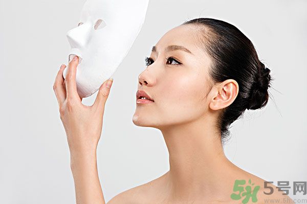 洗澡的時(shí)候可以敷面膜嗎？敷面膜和洗澡的順序