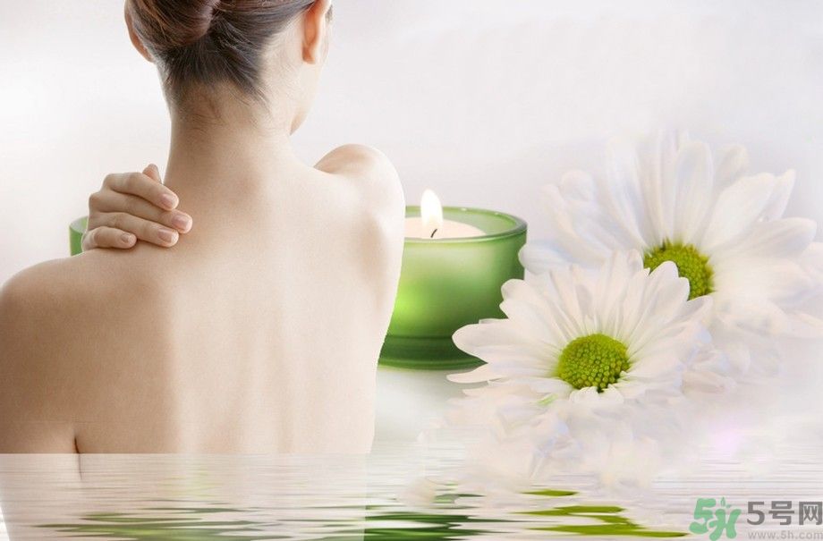 洗澡用沐浴露好還是香皂好？洗澡用什么洗的干凈？