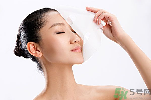 洗澡的時(shí)候可以敷面膜嗎？敷面膜和洗澡的順序