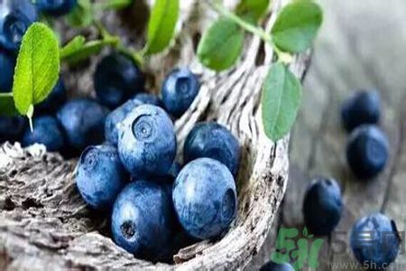 藍(lán)莓表面的白色要洗掉嗎？藍(lán)莓表面的白色怎么洗掉？