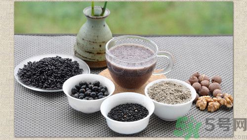 核桃和黑芝麻一起吃嗎?核桃和黑芝麻一起吃的好處 核桃和黑芝麻一起吃嗎?核桃和黑芝麻一起吃的好處