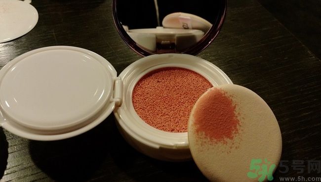 巴黎歐萊雅奇煥光采水光空氣輕墊腮紅使用方法 保質(zhì)期多久 巴黎歐萊雅奇煥光采水光空氣輕墊腮紅使用方法 保質(zhì)期多久