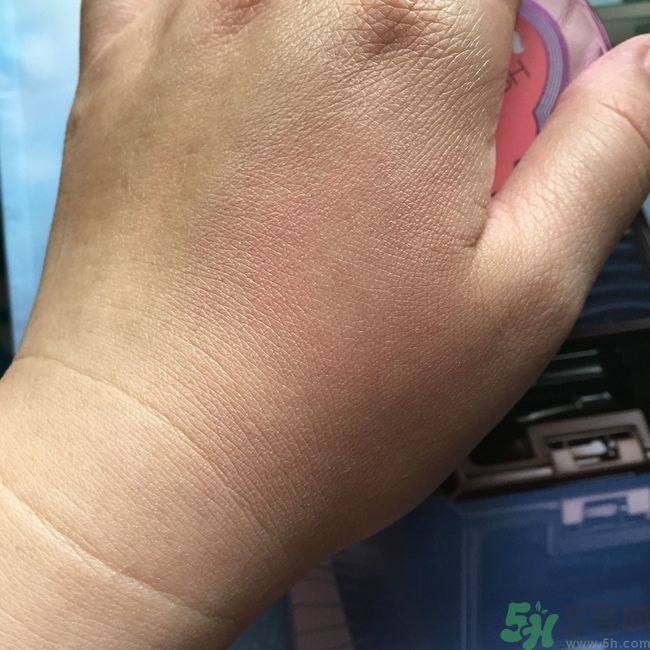 巴黎歐萊雅奇煥光采水光空氣輕墊腮紅色號(hào)試色圖 巴黎歐萊雅奇煥光采水光空氣輕墊腮紅色號(hào)試色圖