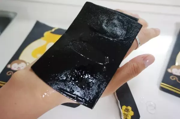 春雨黑盧卡面膜臉正在過敏可以用嗎？臉上過敏能用春雨黑盧卡面膜嗎