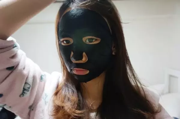 春雨黑盧卡面膜臉正在過敏可以用嗎？臉上過敏能用春雨黑盧卡面膜嗎