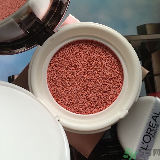 巴黎歐萊雅奇煥光采水光空氣輕墊腮紅色號(hào)試色圖 巴黎歐萊雅奇煥光采水光空氣輕墊腮紅色號(hào)試色圖