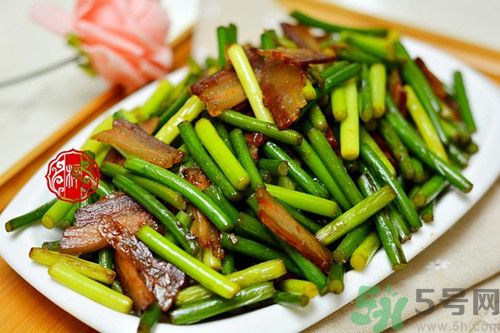 孕婦能夠吃蒜苗?孕婦吃蒜苗對(duì)胎兒好嗎 孕婦能夠吃蒜苗?孕婦吃蒜苗對(duì)胎兒好嗎