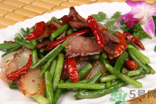 孕婦能夠吃蒜苗?孕婦吃蒜苗對(duì)胎兒好嗎 孕婦能夠吃蒜苗?孕婦吃蒜苗對(duì)胎兒好嗎