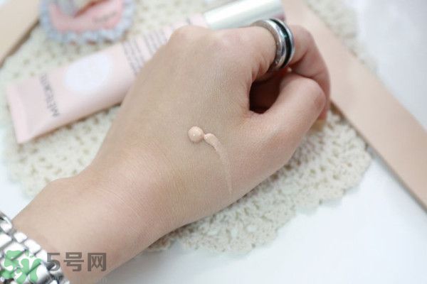 法國(guó)嬌蘭幻彩流星亮肌乳怎么使用？法國(guó)嬌蘭幻彩流星亮肌乳使用心得