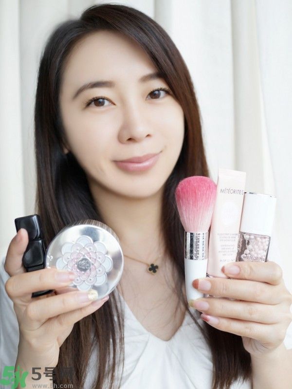 法國嬌蘭幻彩流星亮膚修顏液怎么使用？法國嬌蘭幻彩流星亮膚修顏液使用方法