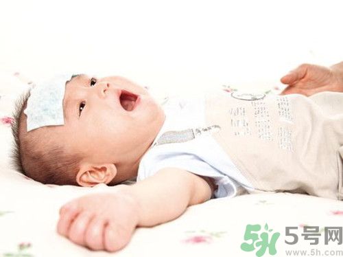 寶寶高燒抽風(fēng)怎么辦?寶寶高燒抽風(fēng)的癥狀 寶寶高燒抽風(fēng)怎么辦?寶寶高燒抽風(fēng)的癥狀