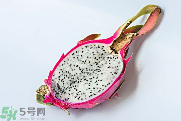 火龍果外面發(fā)霉了里面還能吃么？火龍果外皮爛了還能吃嗎？