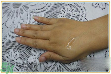 雅詩蘭黛特潤修護肌透精華膠囊使用方法