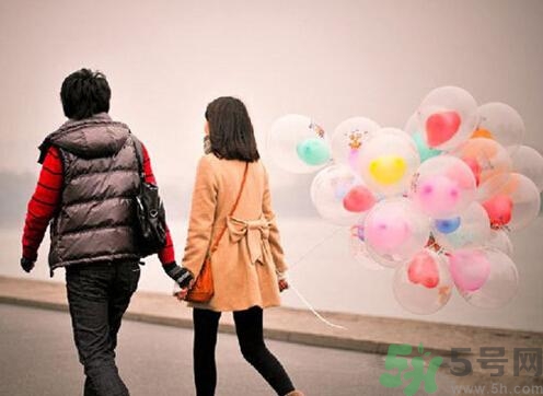 怎么追比自己大的女生?追比自己大的女生的話 怎么追比自己大的女生?追比自己大的女生的話