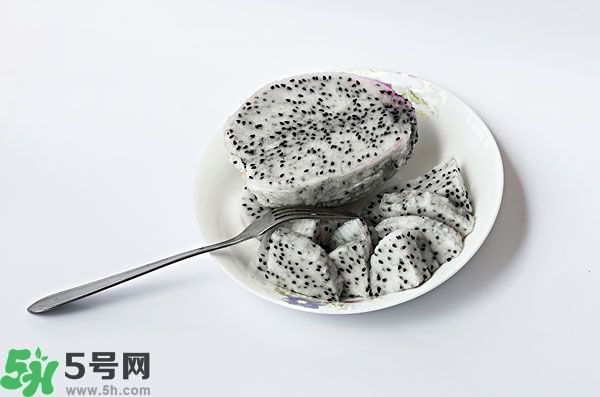 火龍果外面發(fā)霉了里面還能吃么？火龍果外皮爛了還能吃嗎？