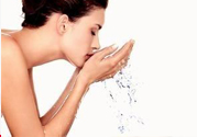 夏天用冷水洗臉好嗎？夏天用什么水洗臉比較好？