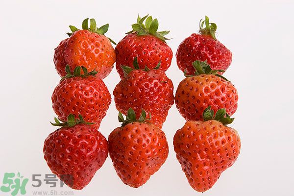 草莓污漬怎么去掉？草莓汁弄到衣服上怎么洗？