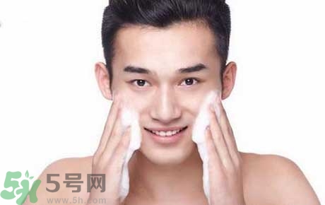 整天對著電腦，怎么減少對皮膚的傷害？