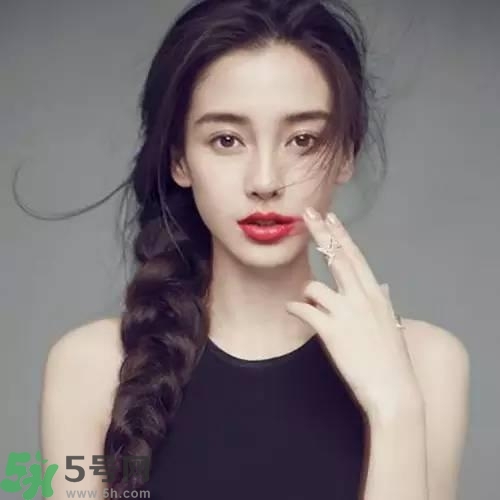 唇色深的人適合什么顏色的口紅？如何挑選口紅的顏色？