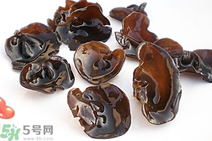 木耳能用開水泡嗎？泡木耳用熱水還是涼水好？