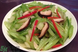 芹菜和香菇能一起吃嗎?芹菜和香菇有什么營(yíng)養(yǎng) 芹菜和香菇能一起吃嗎?芹菜和香菇有什么營(yíng)養(yǎng)