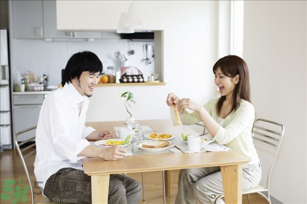 與16歲女孩同居犯法嗎？和16歲女生發(fā)生關系犯罪嗎？