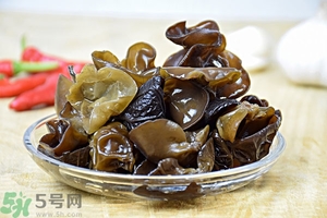 木耳能用開水泡嗎？泡木耳用熱水還是涼水好？