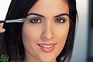 單眼皮怎么變雙眼皮了？單眼皮上面有一條線