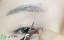 單眼皮怎么變雙眼皮了？單眼皮上面有一條線