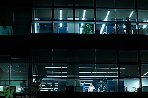 熬夜上火牙齦腫痛怎么辦？熬夜上火喉嚨痛怎么辦？