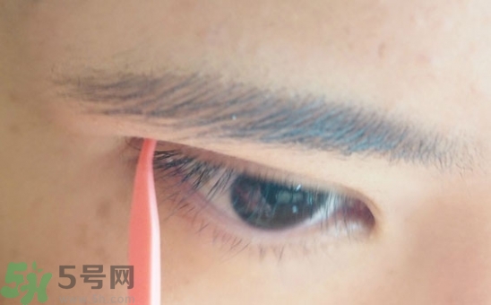 單眼皮怎么變雙眼皮了？單眼皮上面有一條線